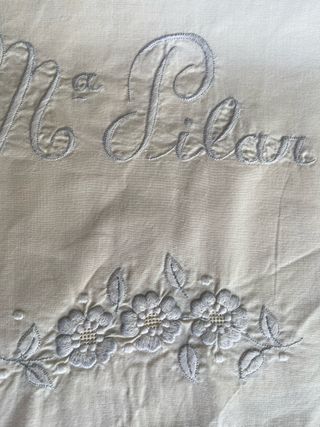 Juego de sábanas antiguas con fundas