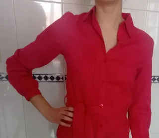 Camisa roja con cinturón Talla S