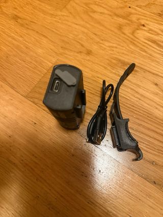 Luz frontal LED para bici/patinete + USB