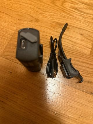 Luz frontal LED para bici/patinete + USB