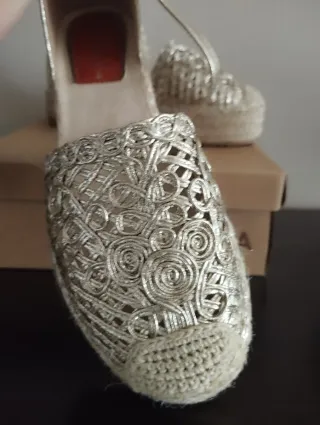 Zapatillas esparto doradas y beige
