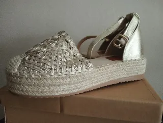 Zapatillas esparto doradas y beige