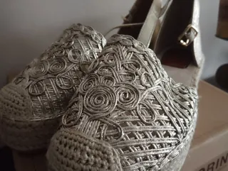 Zapatillas esparto doradas y beige