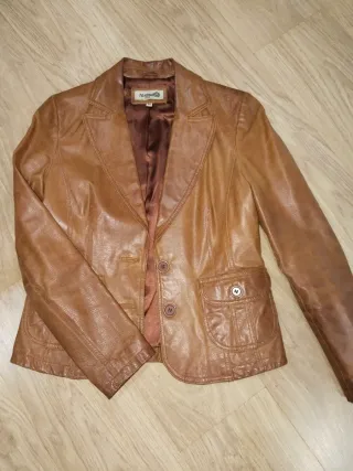 Chaqueta de cuero marrón