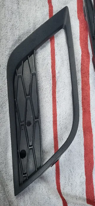 Rejilla antiniebla Seat Leon 2015 lado izquierdo