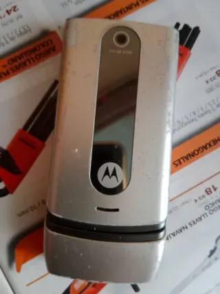 Teléfono Móvil Motorola Flip Negro/Plateado