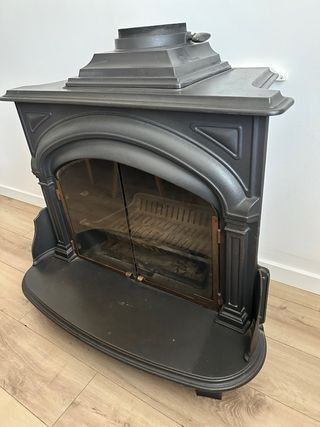 Chimenea de leña de la casa Hergom