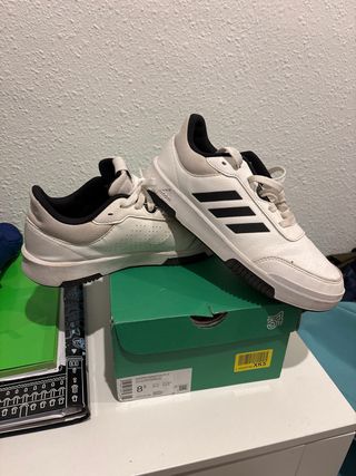 Zapatillas Adidas Blancas y Negras Talla 39.5