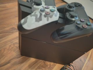 PS4 (PlayStation 4) + 2 mandos en perfecto estado