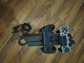 PS4 (PlayStation 4) + 2 mandos en perfecto estado