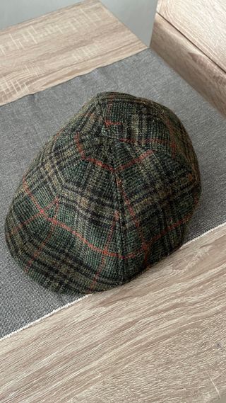 Boina inglesa cuadros verde y rojo