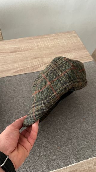 Boina inglesa cuadros verde y rojo