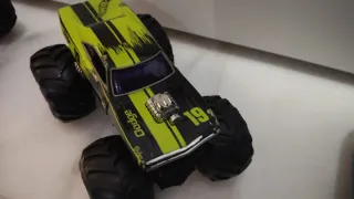 3 Monster Trucks Grandes - 3 a 10€ c/u