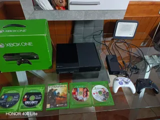 Xbox One + 4 Juegos + Accesorios