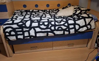 Cama nido con escritorio de madera