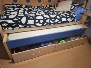 Cama nido con escritorio de madera