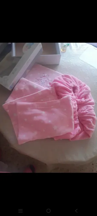 Juego de cuna rosa con estrellas