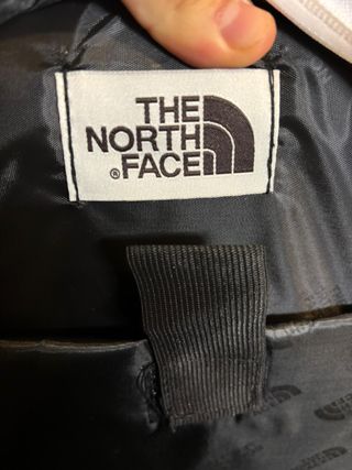 Mochila The North Face Blanca y Negra