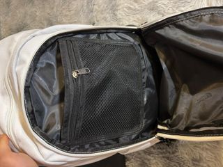 Mochila The North Face Blanca y Negra