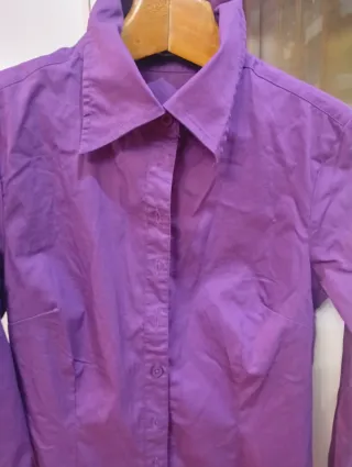 Camisa morada elegante el popelín de algodón