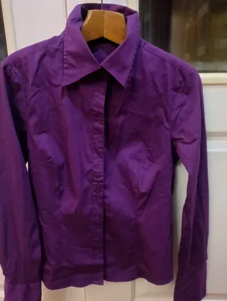Camisa morada elegante el popelín de algodón