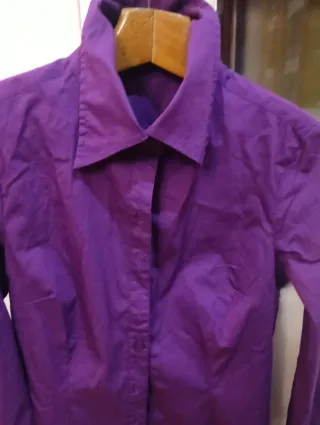 Camisa morada elegante el popelín de algodón