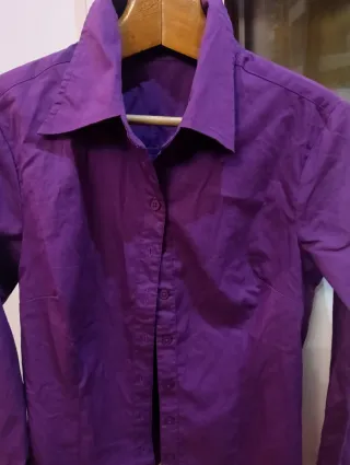 Camisa morada elegante el popelín de algodón