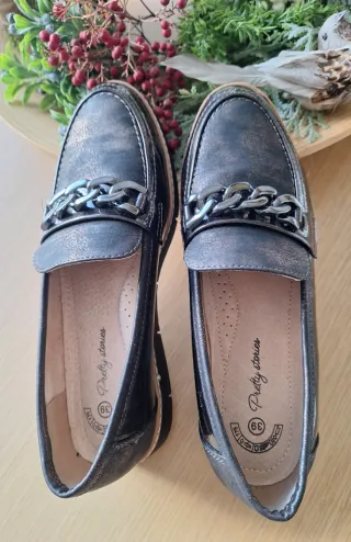 Mocasines de piel con cadena
