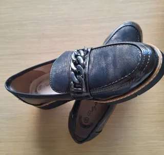 Mocasines de piel con cadena