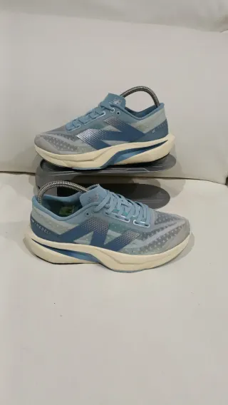 New Balance FuelCell Rebel V4 Azul talla 38