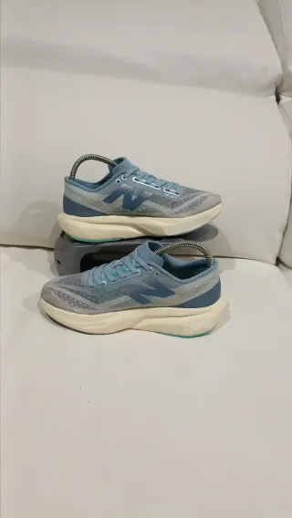 New Balance FuelCell Rebel V4 Azul talla 38