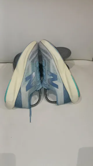 New Balance FuelCell Rebel V4 Azul talla 38