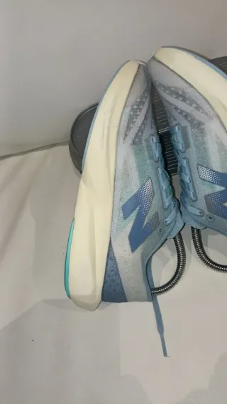 New Balance FuelCell Rebel V4 Azul talla 38