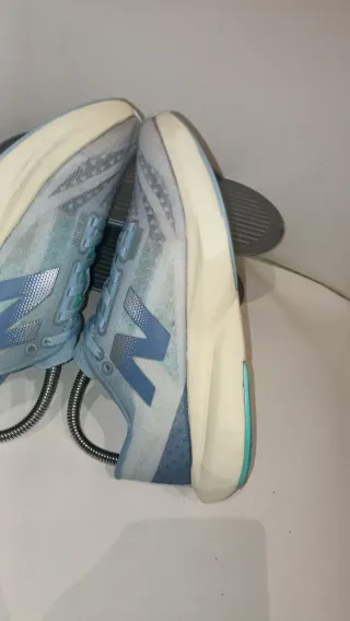 New Balance FuelCell Rebel V4 Azul talla 38