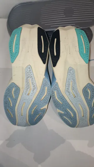 New Balance FuelCell Rebel V4 Azul talla 38