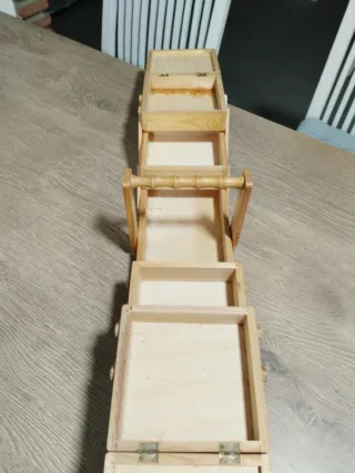 Costurero de madera con tela escocesa