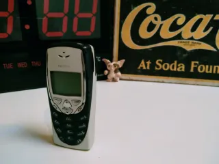 Teléfono Móvil Nokia 8310 Vintage