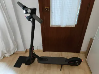 Patinete Xiaomi M365 + Cargador + Ruedas repuesto