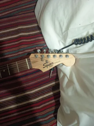 Guitarra Eléctrica Squier Stratocaster