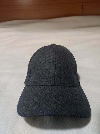 Due cappelli invernali con visiera