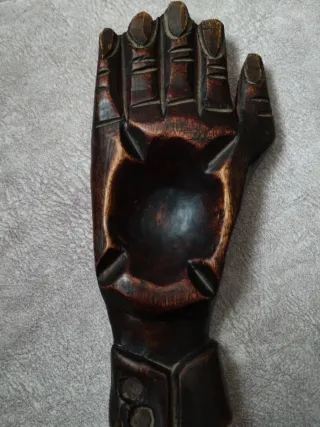 Cenicero de madera tallada