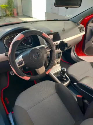 Coche Opel Astra H GTC 2008