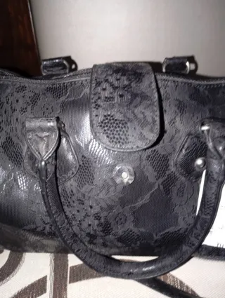 Bolso negro mujer con estampado