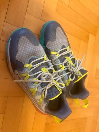 Zapatillas New Balance grises y verdes