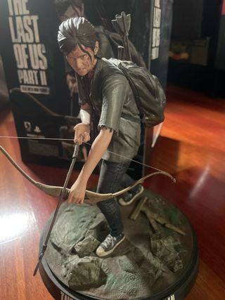 Figura Ellie The Last of Us Part II con Arco