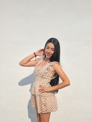 Vestido corto floral blanco y rosa