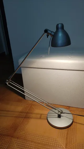 Lámpara flexo foco articulable de escritorio metál