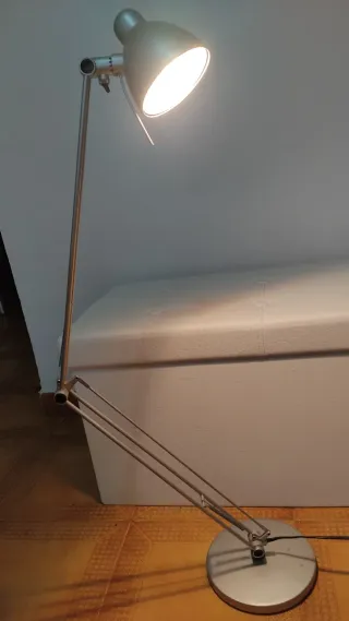 Lámpara flexo foco articulable de escritorio metál
