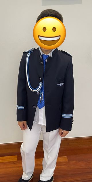 Traje de comunión azul y blanco