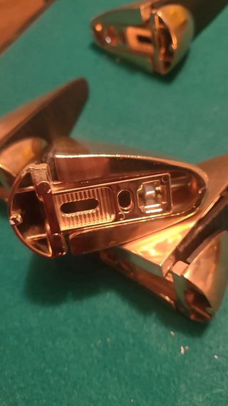 PELIKANOS SOPORTES ESTANTE PARA CRISTAL Y MADERA